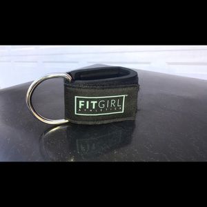 Fit girl ankle workout trap